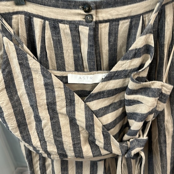 ASTR The Label Navy & Tan Stripe Linen-Blend Crop Top & Culottes Set - Size XL - Picture 11 of 11